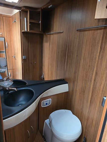 Eura Mobil Terrestra 710 *Dubbelsäng *Markis *Endast 3900 mil 19 of 28
