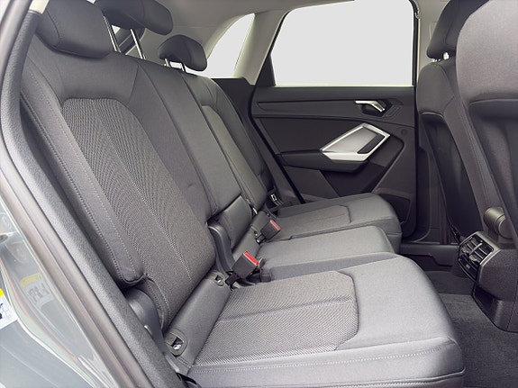 Audi Q3 13 of 21