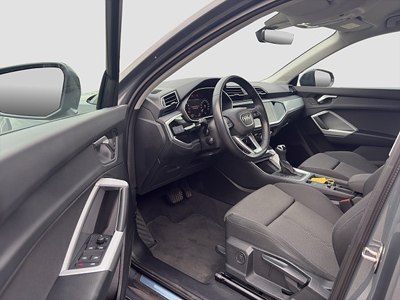 Audi Q3 15 of 21