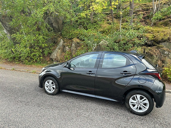 Toyota Yaris 3 of 6