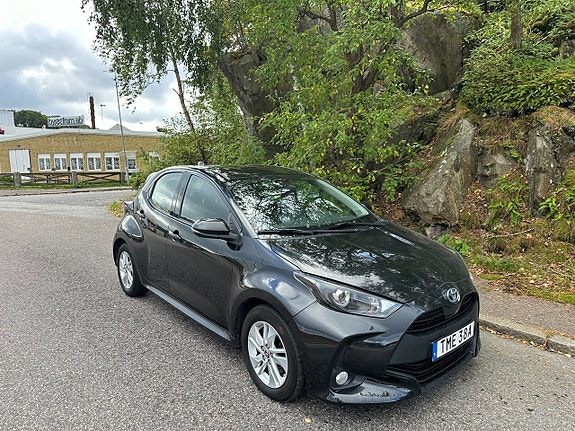 Toyota Yaris 2 of 6