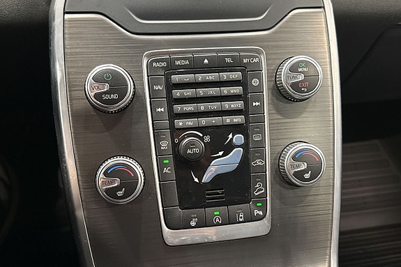 Volvo XC70 16 of 22