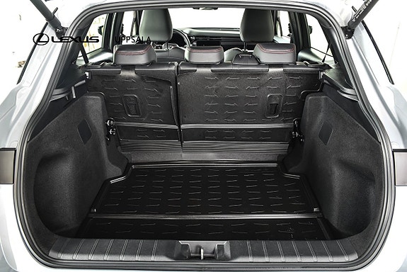 Lexus LBX 9 of 21
