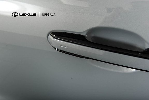 Lexus LBX 17 of 21