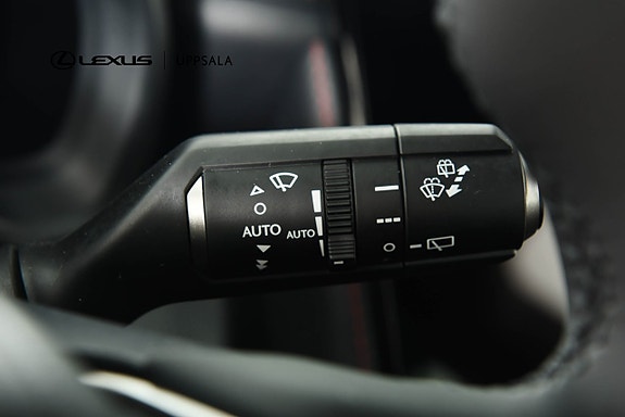 Lexus LBX 13 of 21