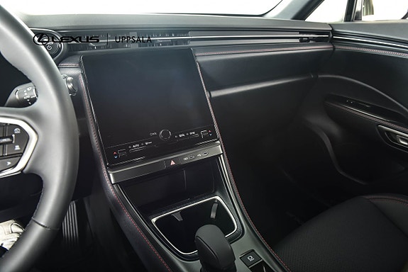 Lexus LBX 16 of 21