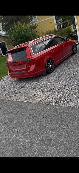Volvo V70 3 of 4
