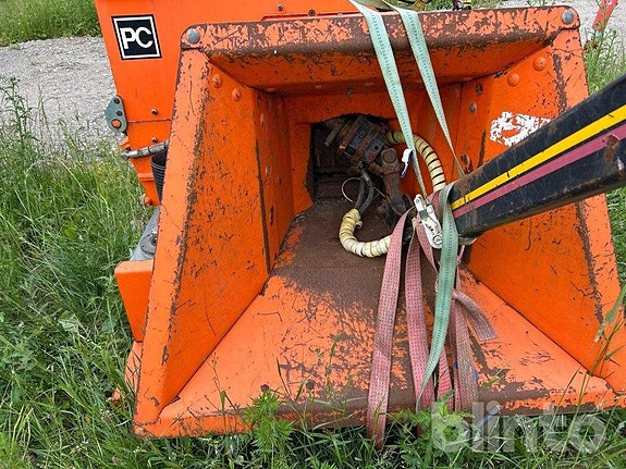 Kranmatad flistugg PC med en Farma C5.1D PTO Driven 2 of 6