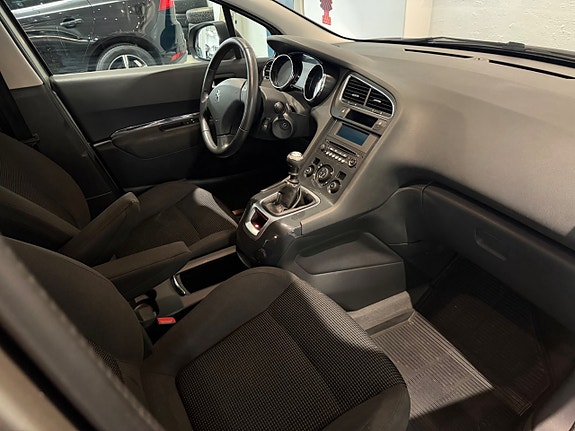 Peugeot 5008 10 of 17