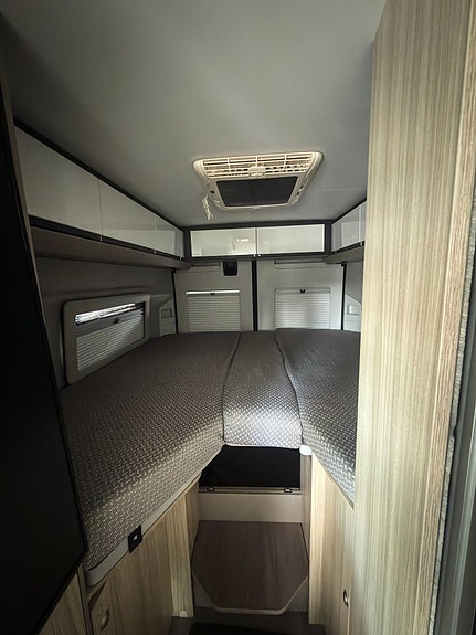 Adria Twin Plus 640 SLB 16 of 19