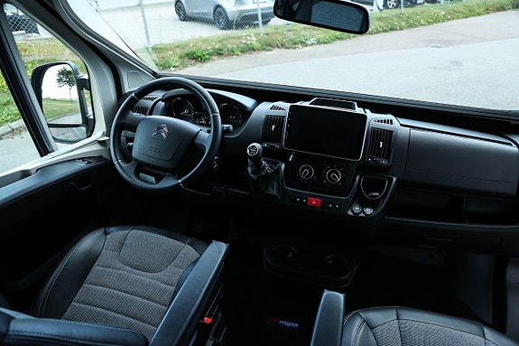 Adria Twin Plus 640 SLB 9 of 19