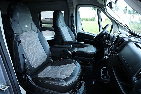 Adria Twin Plus 640 SLB 10 of 19