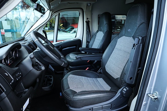 Adria Twin Plus 640 SLB 11 of 19