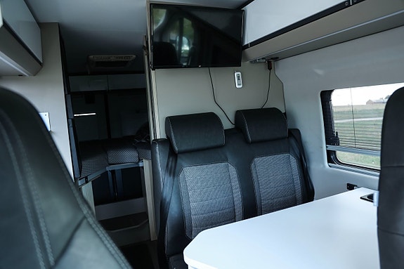 Adria Twin Plus 640 SLB 12 of 19