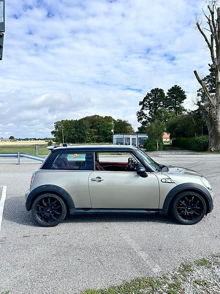 MINI Cooper S 3 of 5