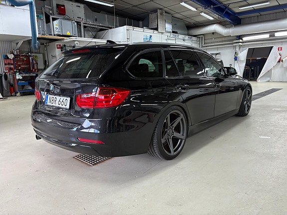 BMW 320d 3 of 7