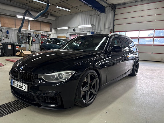 BMW 320d 2 of 7