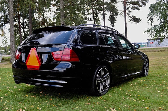 320d xDrive Touring Comfort Dynamic 3 of 6