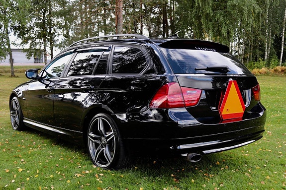 320d xDrive Touring Comfort Dynamic 4 of 6