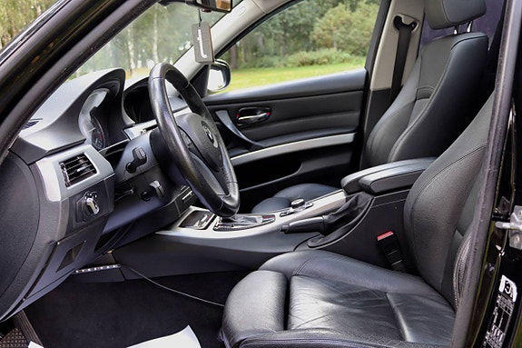 320d xDrive Touring Comfort Dynamic 5 of 6