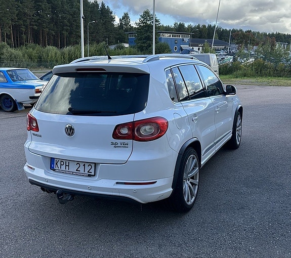 Volkswagen Tiguan 3 of 9