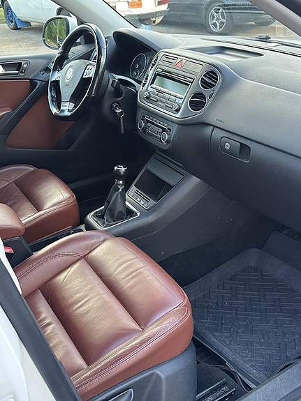 Volkswagen Tiguan 6 of 9