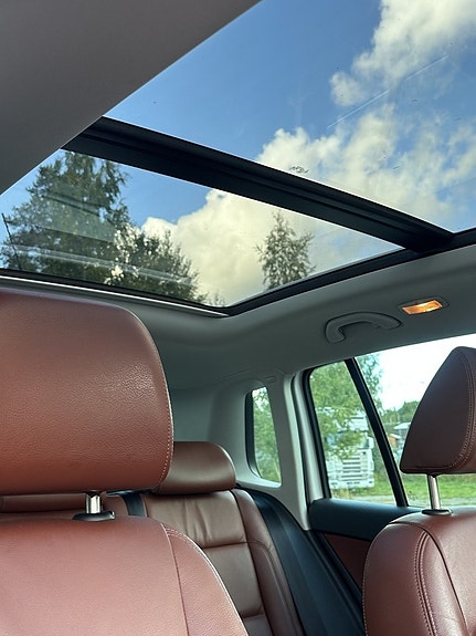 Volkswagen Tiguan 7 of 9