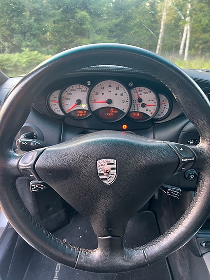 Porsche 911 Carrera 4 6 of 8