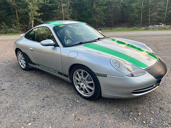 Porsche 911 Carrera 4 3 of 8