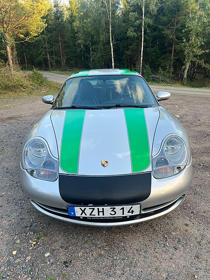 Porsche 911 Carrera 4 4 of 8