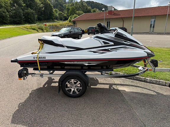 Yamaha WaveRunner VX Deluxe 2018 – endast 82h – 80 km/h trailer 2 of 4
