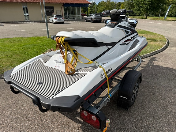 Yamaha WaveRunner VX Deluxe 2018 – endast 82h – 80 km/h trailer 3 of 4