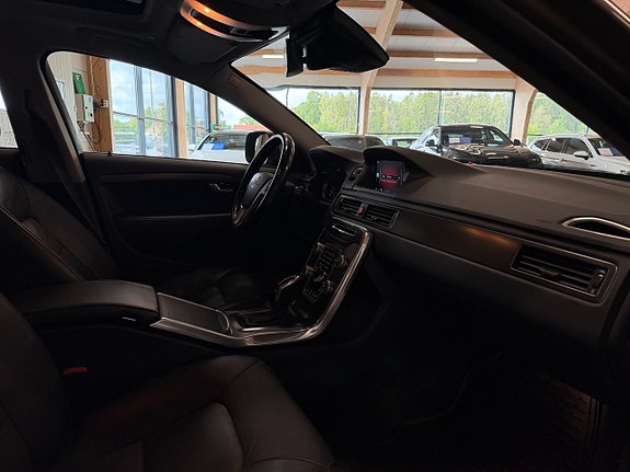 Volvo XC70 12 of 24