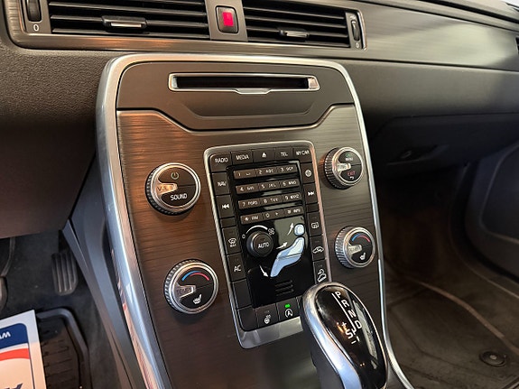 Volvo XC70 14 of 24