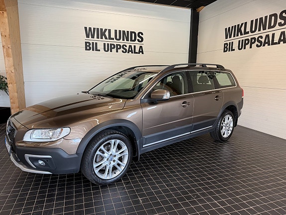 Volvo XC70 2 of 24