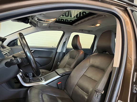 Volvo XC70 11 of 24