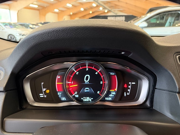 Volvo XC70 13 of 24