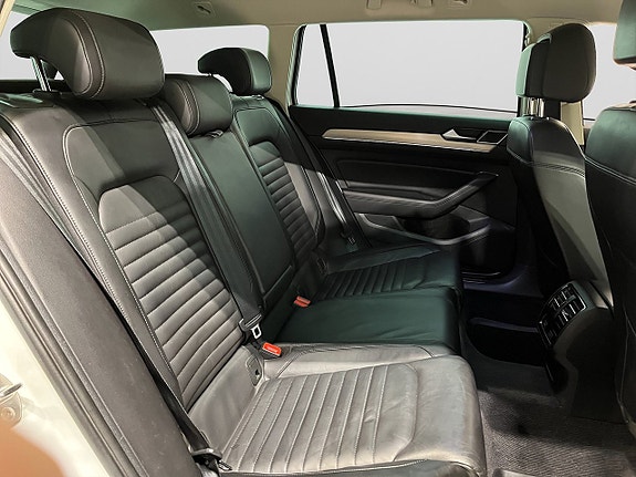 Volkswagen Passat Alltrack 10 of 21