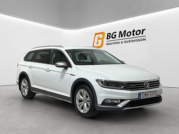 Volkswagen Passat Alltrack 2 of 21