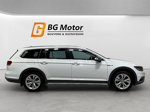 Volkswagen Passat Alltrack 4 of 21