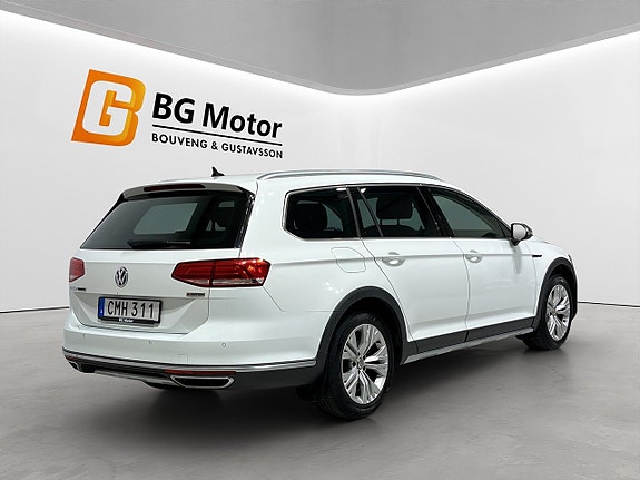 Volkswagen Passat Alltrack 5 of 21