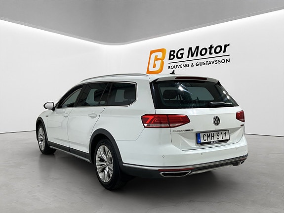 Volkswagen Passat Alltrack 7 of 21