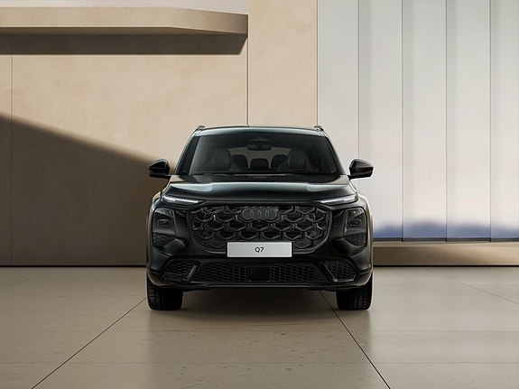 Audi Q7 2 of 11
