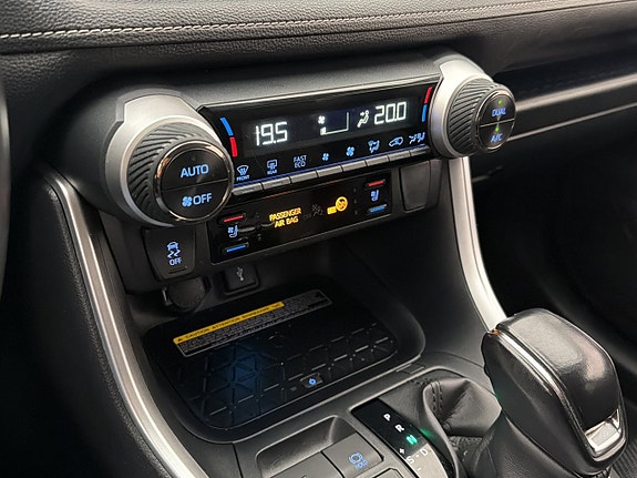 Toyota RAV4 21 of 30