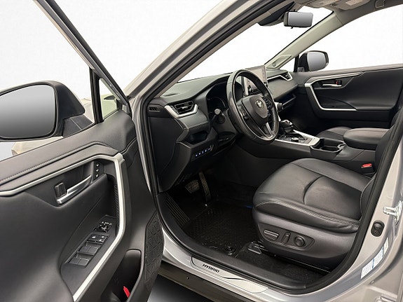 Toyota RAV4 9 of 30