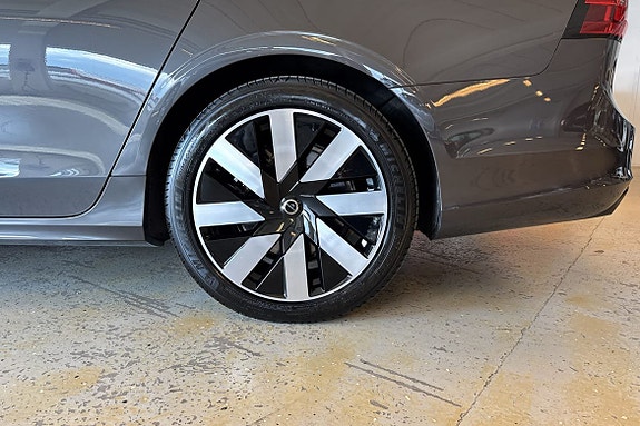 Volvo V90 24 of 30
