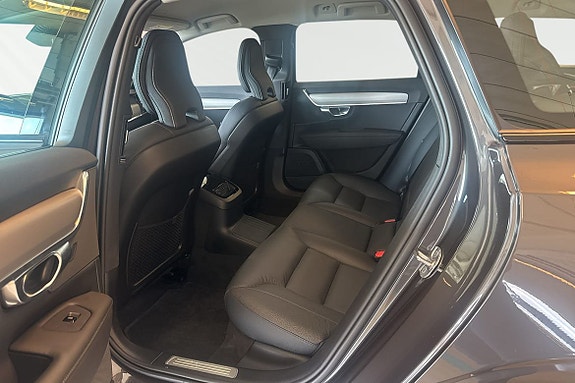 Volvo V90 8 of 30