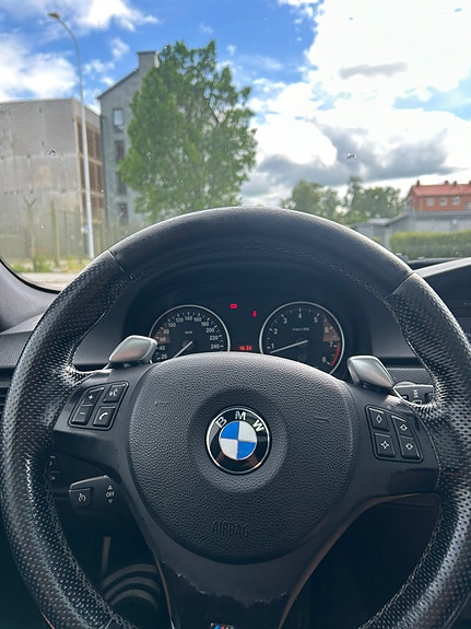 BMW 335i 5 of 6