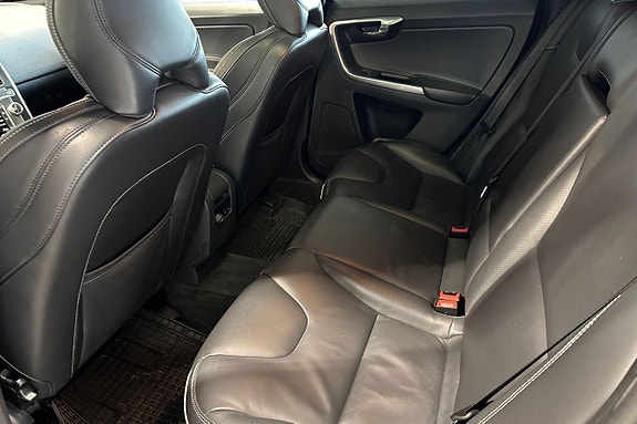 Volvo XC60 13 of 23
