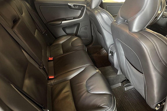 Volvo XC60 14 of 23